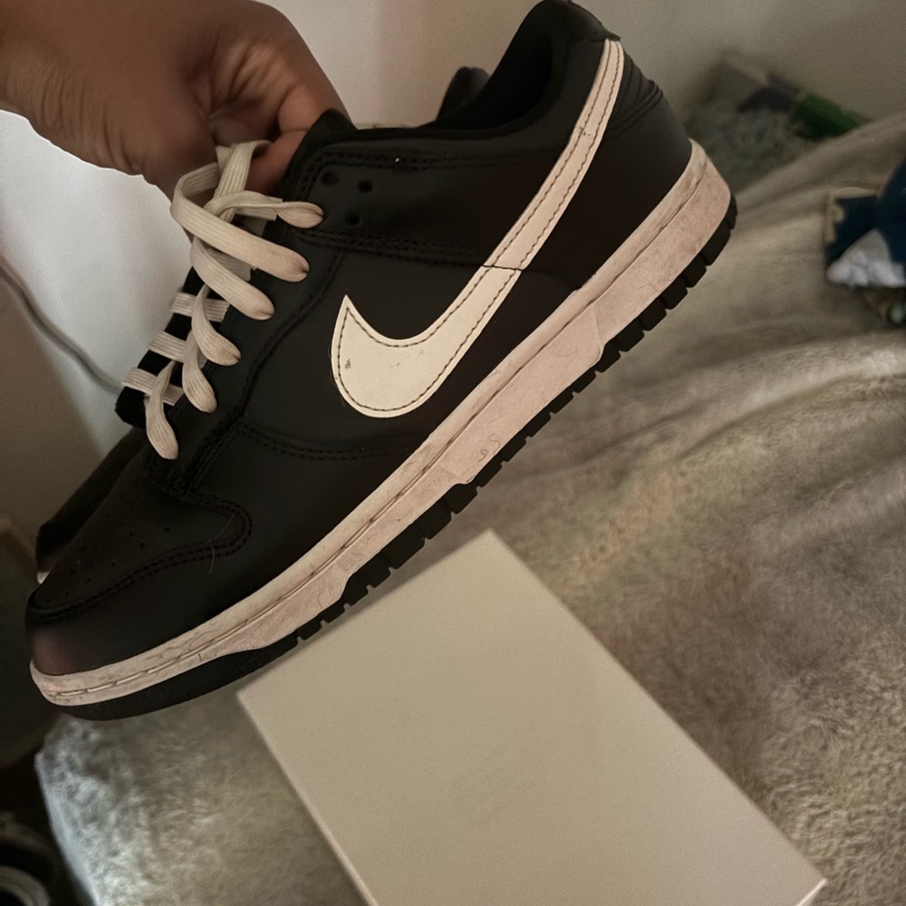 Nike Men's Black and White Low-Top Sneakers
